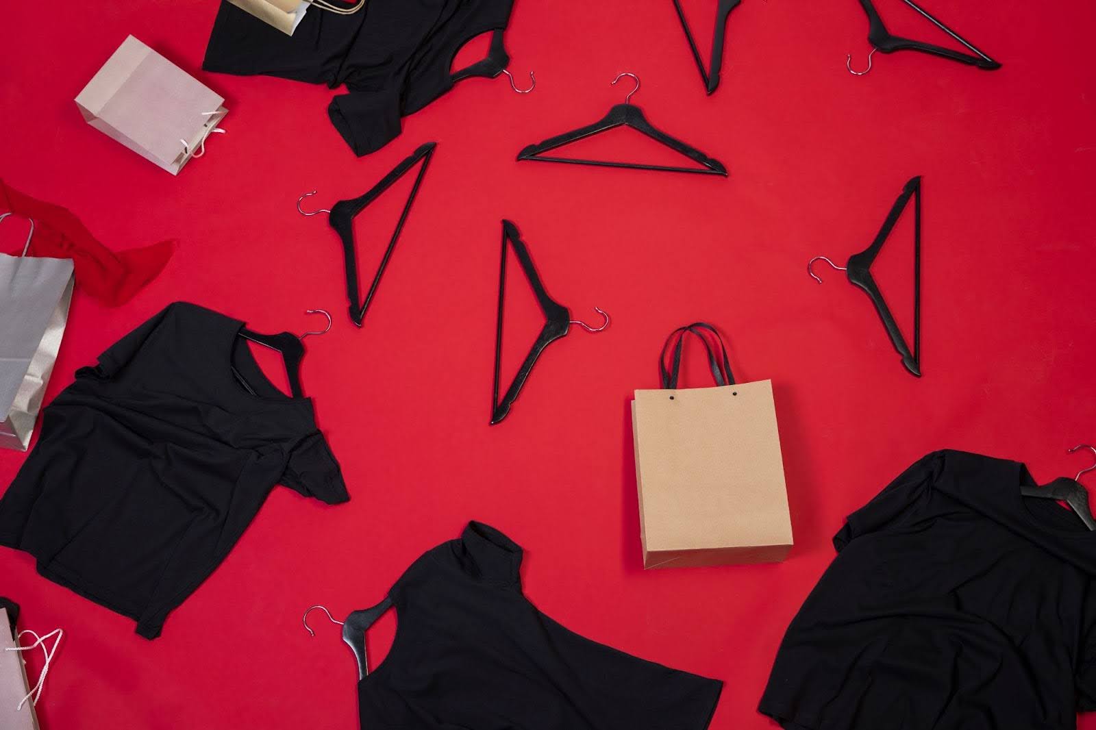 Six icons use leaves and arrows to show recycling, slow fashion, ethics, and eco-friendly style